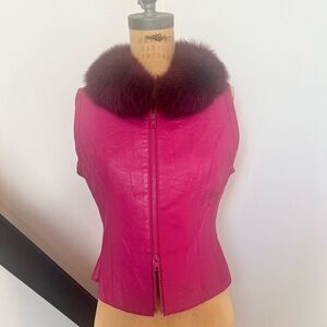 Leather vest, with fur collar